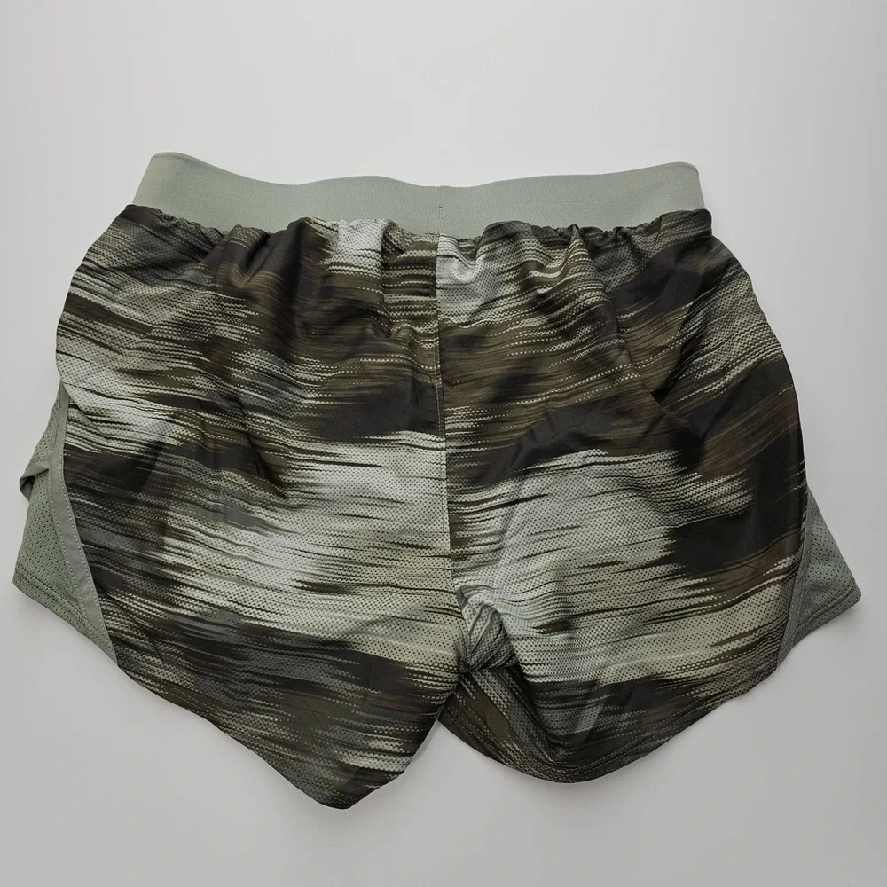 Under Armour HeatGear Fly By Running Shorts Green Camo Print Womens XS Loose Fit - Picture 2 of 12